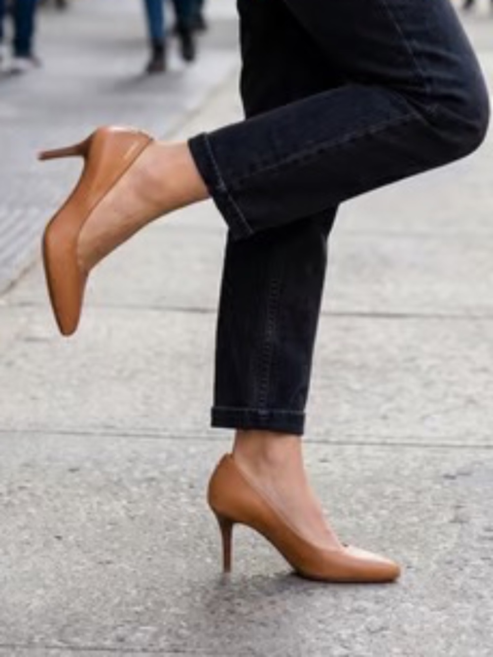 NWT Coach Caya Tan Leather Pointed Toe Pumps Wood Heels 8.5B